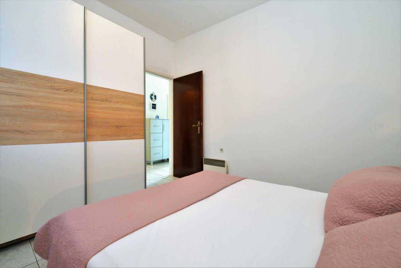 Apartment In Murter Exterior foto